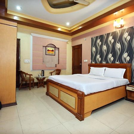 Capital O 10990 Hotel Gobind Regency Zirakpur Ngoại thất bức ảnh