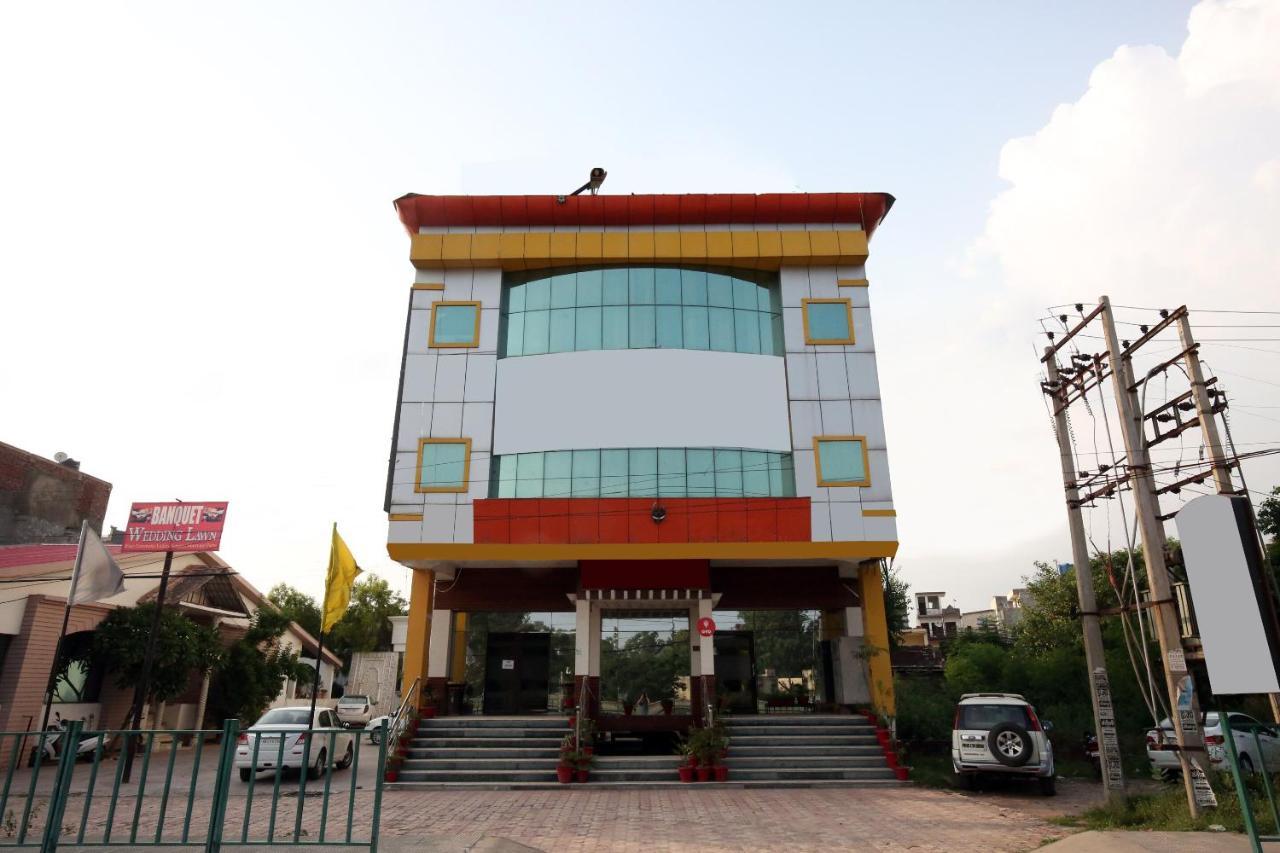Capital O 10990 Hotel Gobind Regency Zirakpur Ngoại thất bức ảnh
