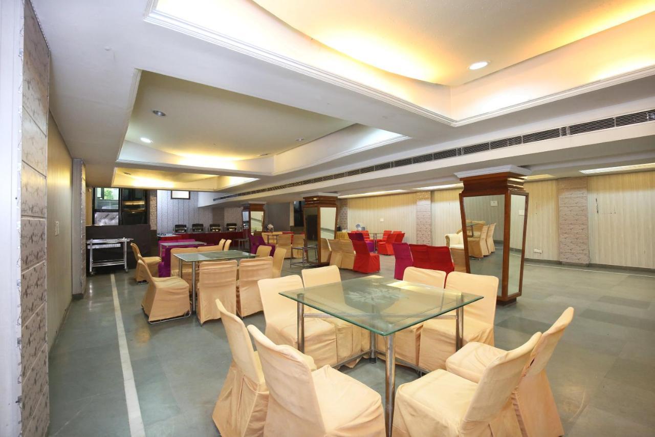 Capital O 10990 Hotel Gobind Regency Zirakpur Ngoại thất bức ảnh