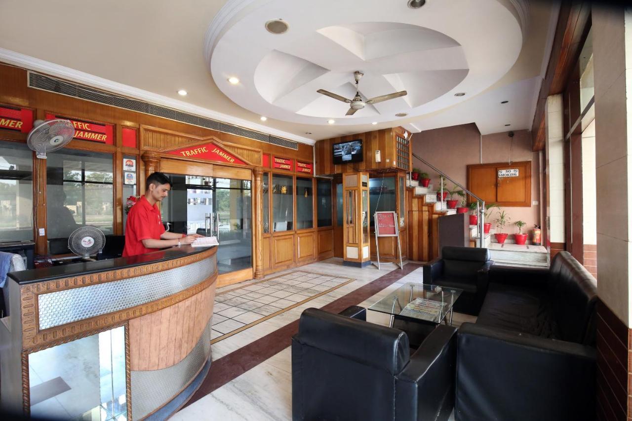 Capital O 10990 Hotel Gobind Regency Zirakpur Ngoại thất bức ảnh