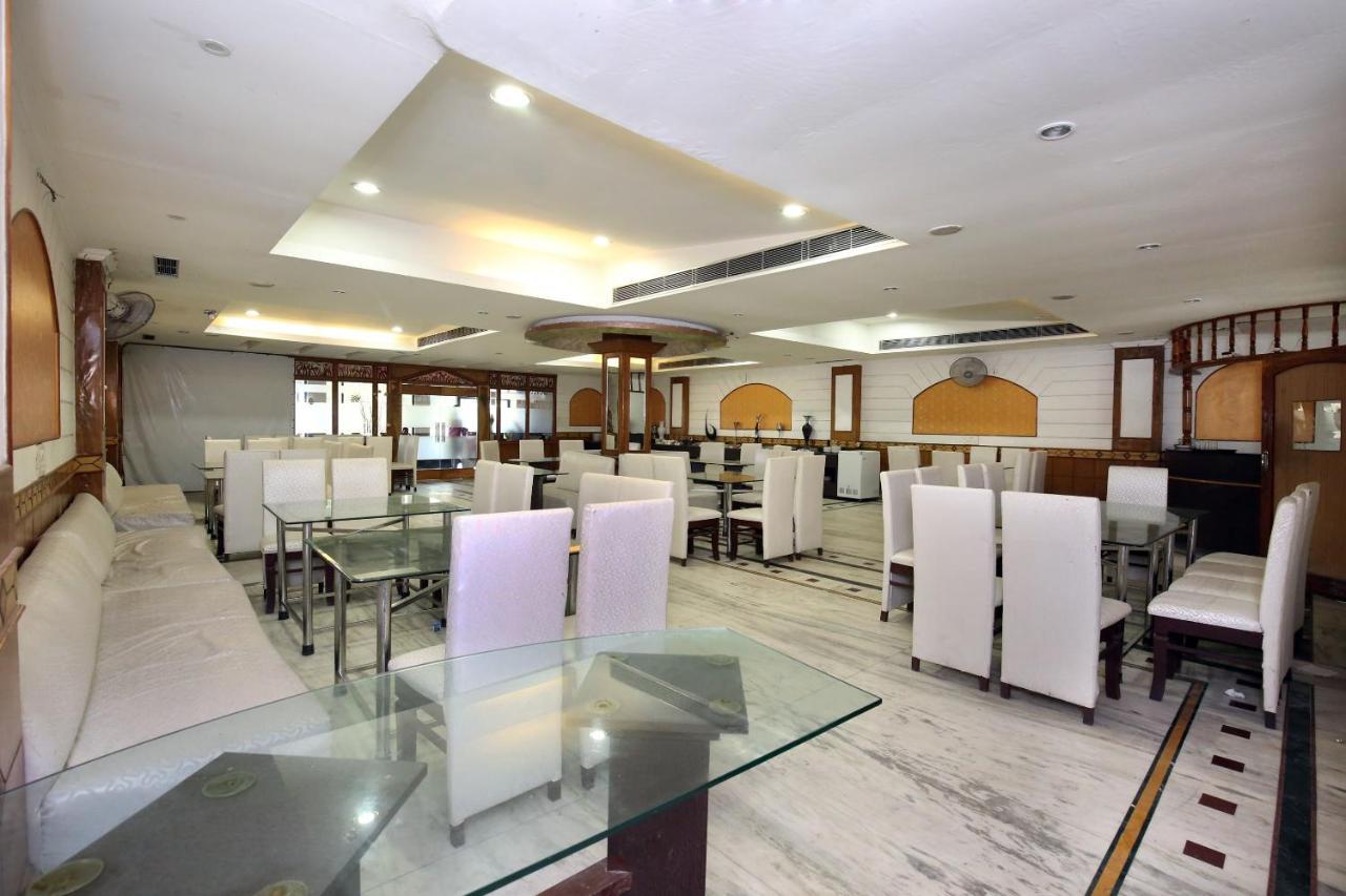 Capital O 10990 Hotel Gobind Regency Zirakpur Ngoại thất bức ảnh